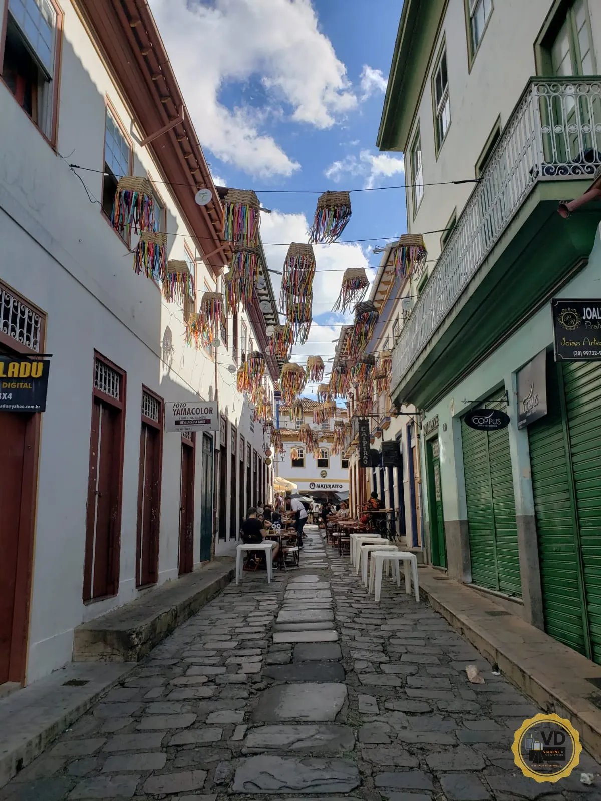 Centro histórico de Diamantina com varais coloridos